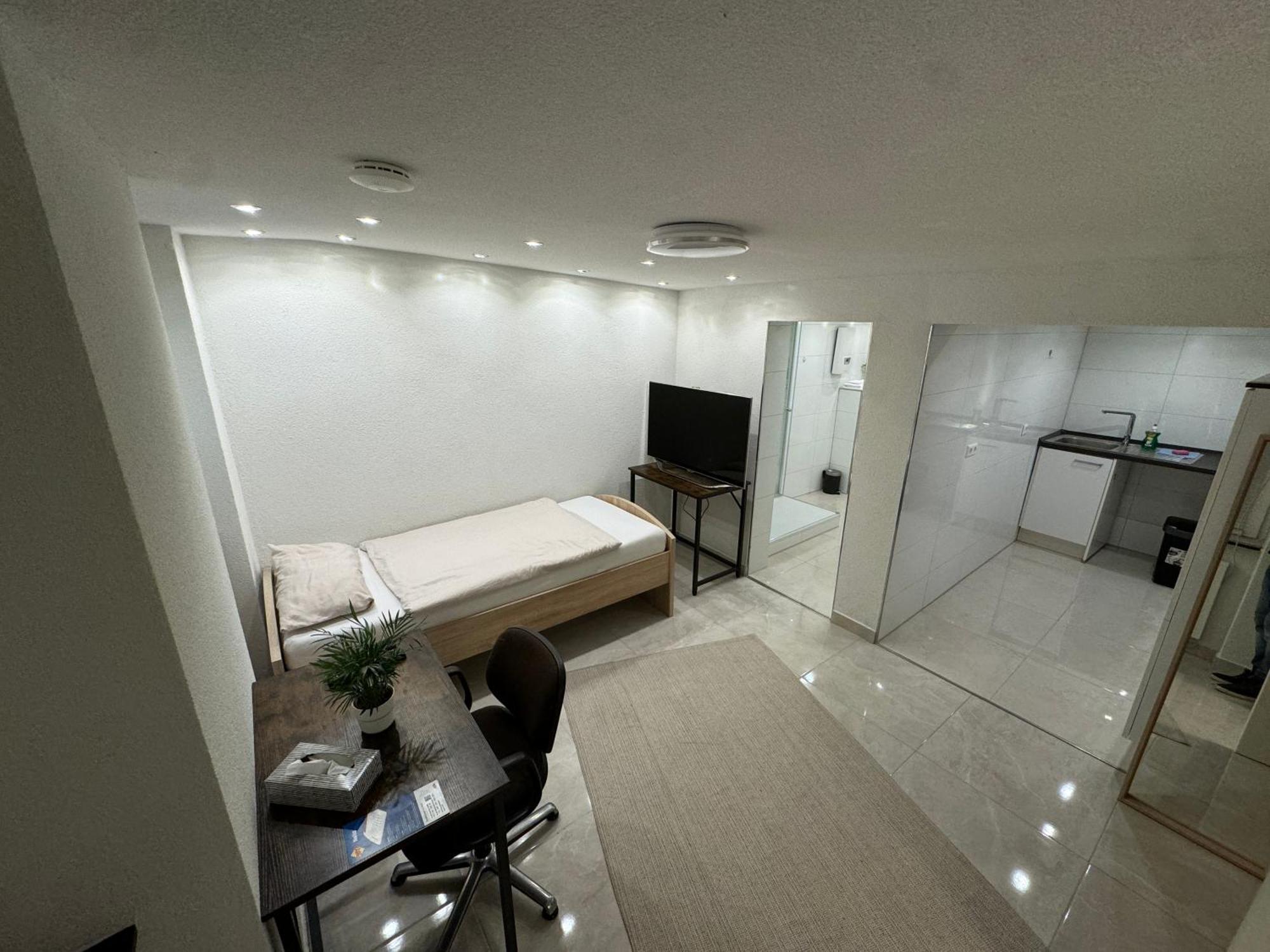 City Apartment Stadtwohnung Mit Kueche Und Netflix Nahe Bahnhof Sinsheim Esterno foto