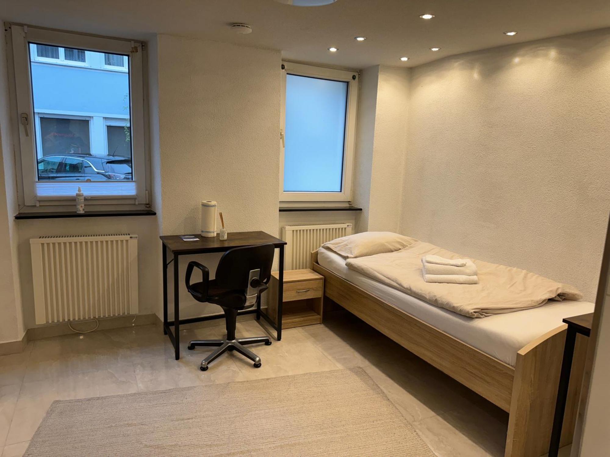City Apartment Stadtwohnung Mit Kueche Und Netflix Nahe Bahnhof Sinsheim Esterno foto